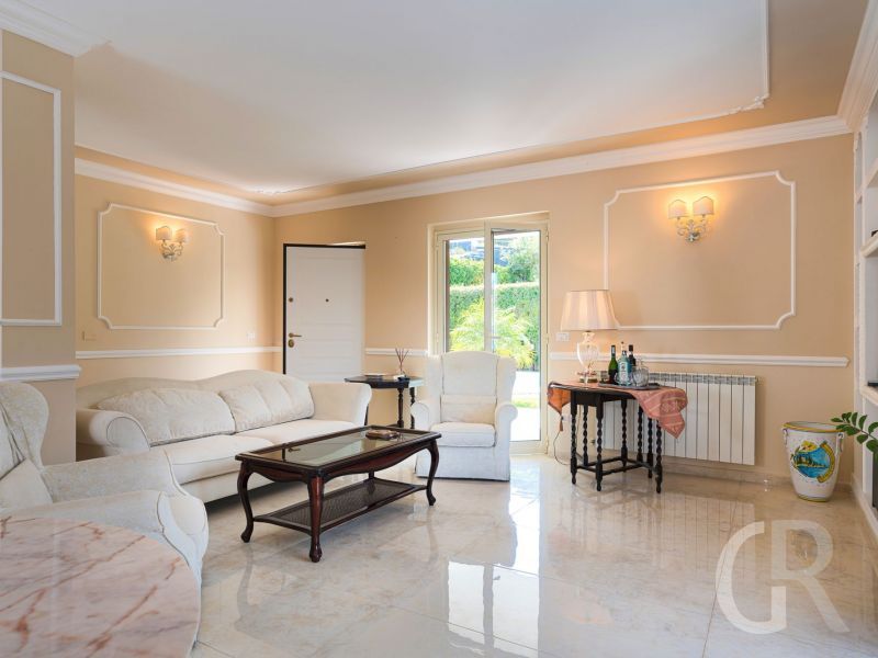 villa-giutitta-elegantes-wohnzimmer.jpg