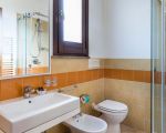 villa-ager-costa-badezimmer-mit-waschbecken.jpg