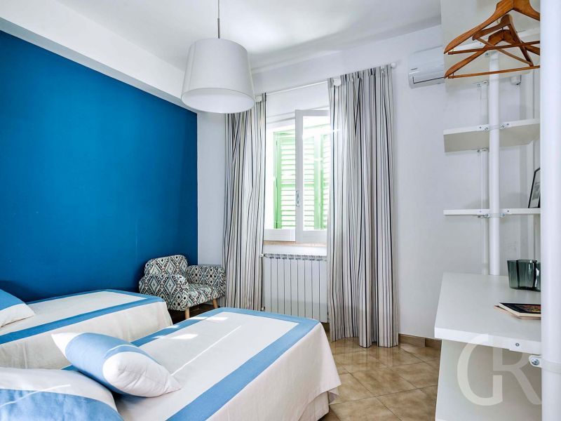 casa-bianca-blau-weisses-schlafzimmer.jpg