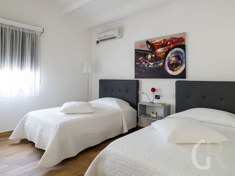 villa-agora-zwei-einzelbetten-im-schlafzimmer.jpg