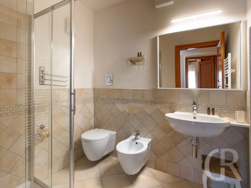 villa-tangi-badezimmer-mit-dusche.jpg