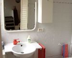 villa-al-mare-badezimmer-waschbecken-und-spiegel.jpg