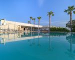 villa-venere-blick-auf-den-pool-mit-palmen.jpg