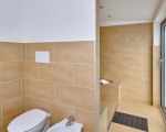 villa-ibla-badezimmer-mit-bidet-und-wc.jpg