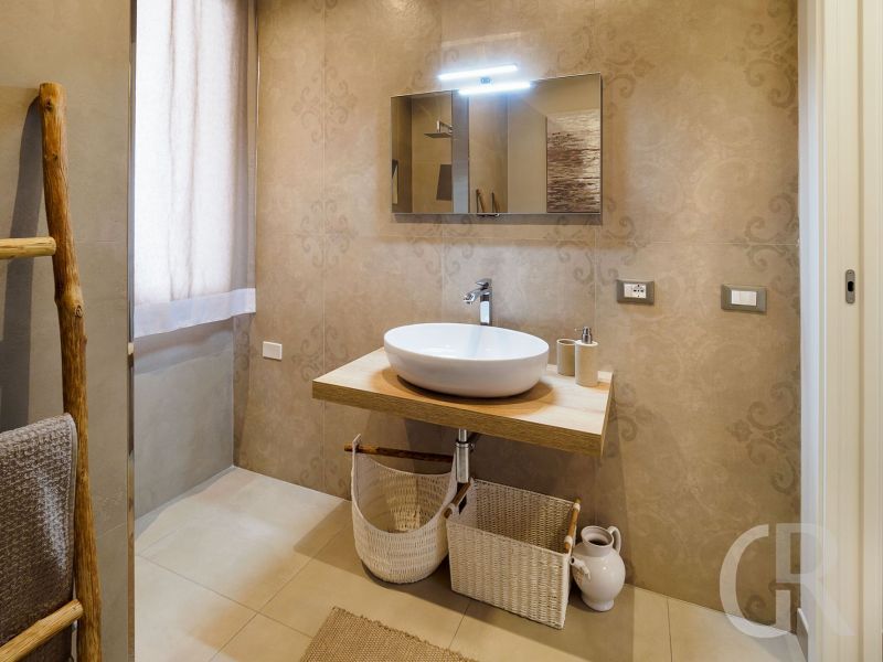 villa-gelsomina-badezimmer-mit-waschbecken.jpg