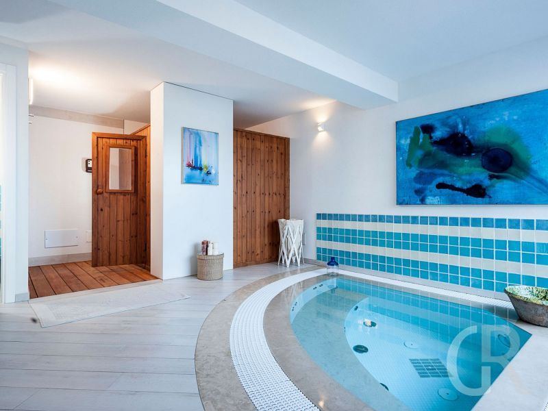ferienvilla-blumarine-whirlpool-und-sauna.jpg