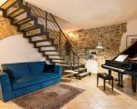 villa-ager-costa-treppenaufgang-am-piano.jpg