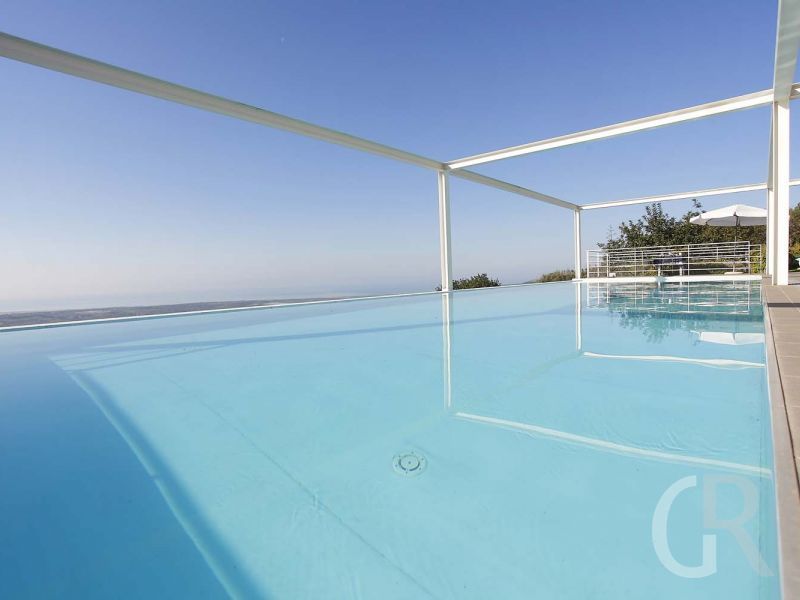 villa-afodite-gigantischer-pool.jpg