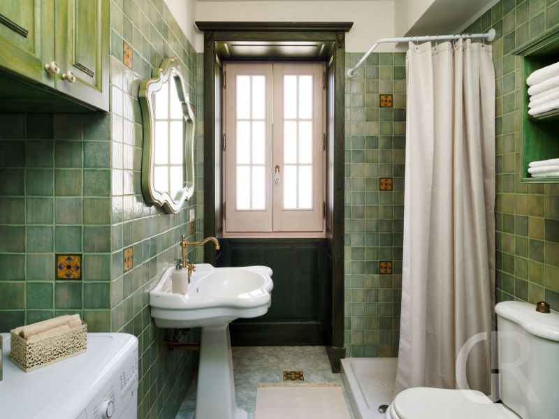 villa-gira-sole-gruenes-badezimmer.jpg