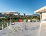 villa-greta-terrasse-mit-sonnenschirm.jpg
