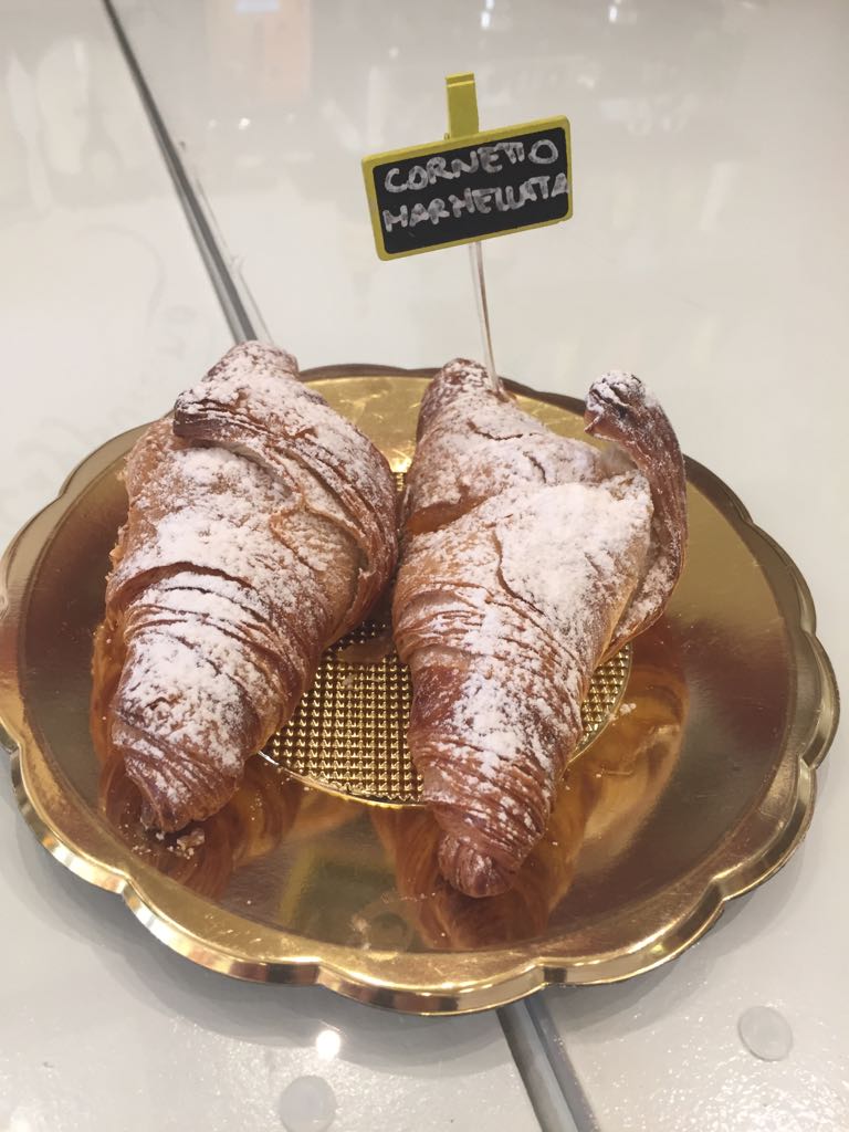 avola-die-besten-cornettis-von-sizilien